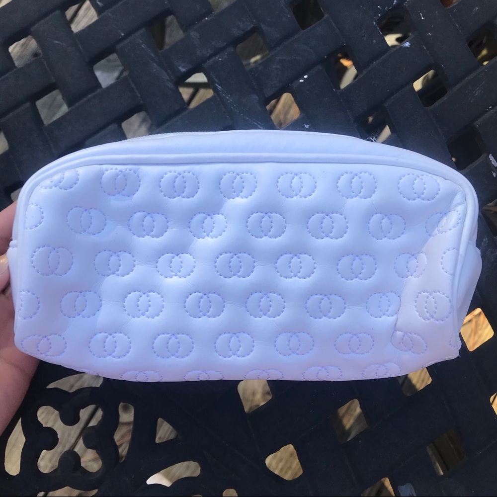 NWOT Elizabeth Arden Makeup Bag